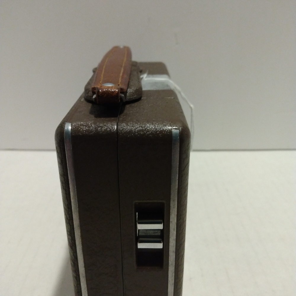 Vtg Bell and Howell video camera. 16 mm FILMO Auto Load. 1940s. - Picture 3 of 5